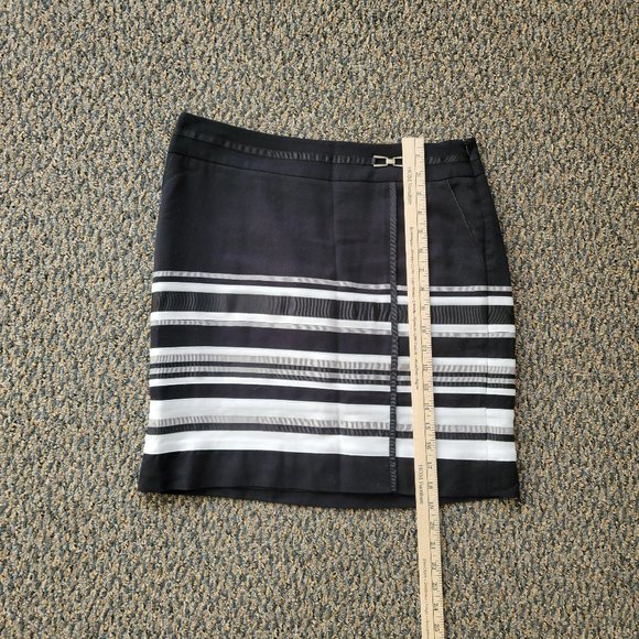 White House Black Market Black and White Stripes Skirt Size 6 - Picture 4 of 7